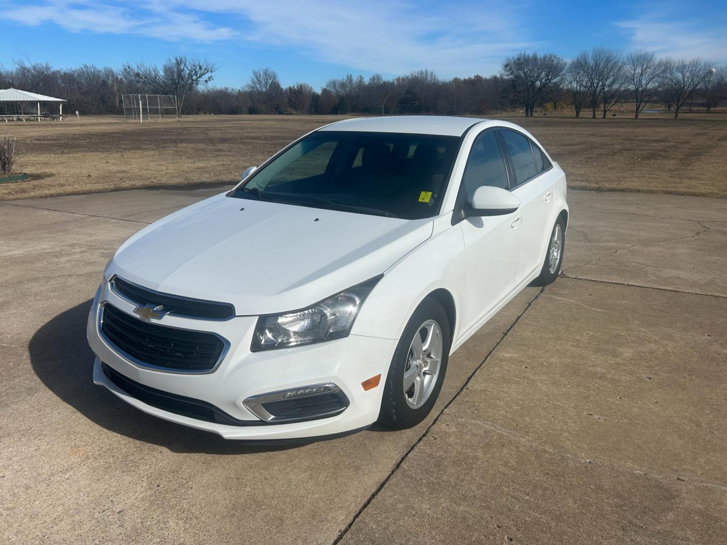 2015 White /Gray Chevrolet Cruze LT (1G1PC5SB6F7) with an 1.4L engine, AUTOMATIC transmission, located at 17760 Hwy 62, Morris, OK, 74445, (918) 733-4887, 35.609104, -95.877060 - Photo#0